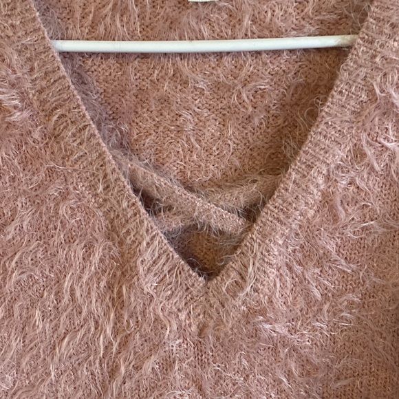 Fuzzy sweater - Picture 3 of 6